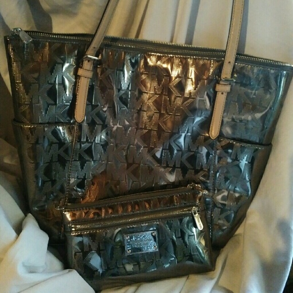 Authentic Michael Kor bag and case Used !!!!