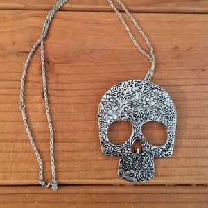 Silver detailed skull necklace statement floral