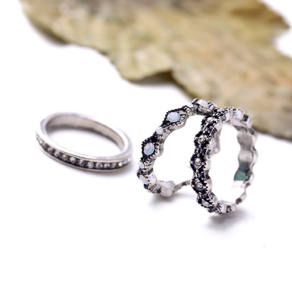 • SALE • 3 Pieces Silver Vintage Style Rings • - Picture 2 of 2