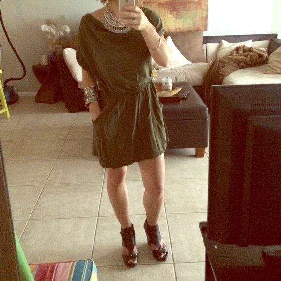Dresses & Skirts - Olive green strappy back dress