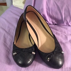 Black flats. Size 6 1/2 us women's.