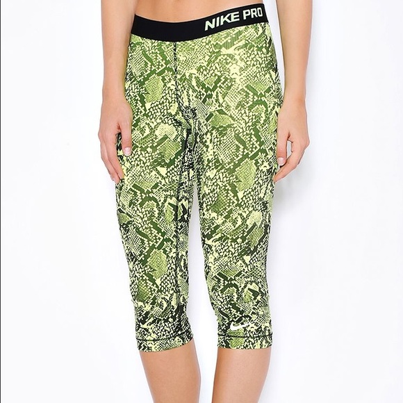 Nike pro capri leggings
