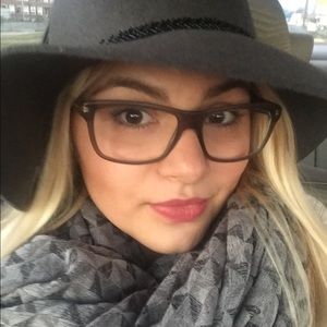 Meet your Posher, Andreea