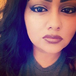 Meet your Posher, Crystal