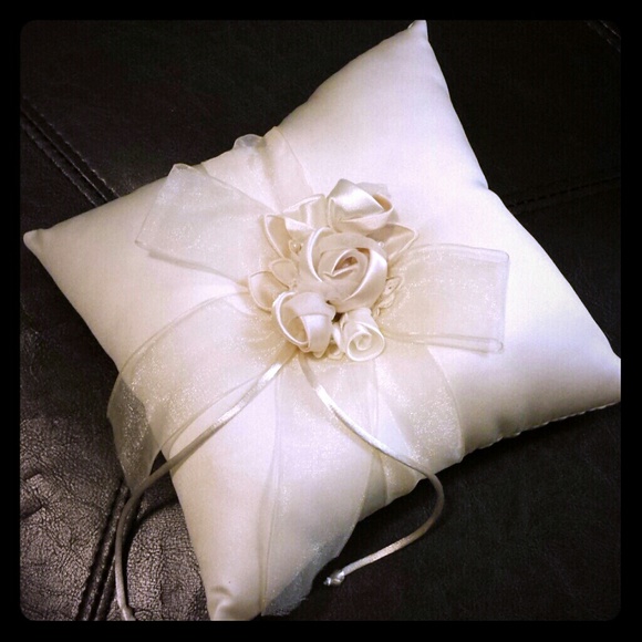 Bridal ring bearer pillow