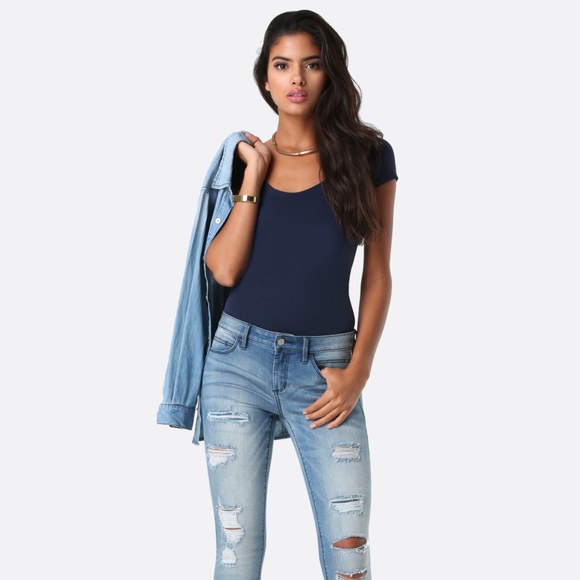 Double V neck tee
