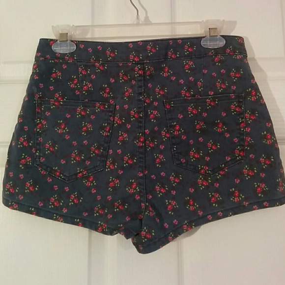 ⭐️LAST CHANCE⭐️ Topshop Moto Shorts - Picture 3 of 4