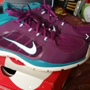Size 11 women's nikes
