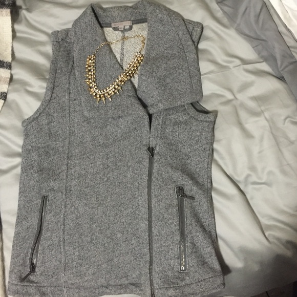 Grey asymmetrical Gap vest