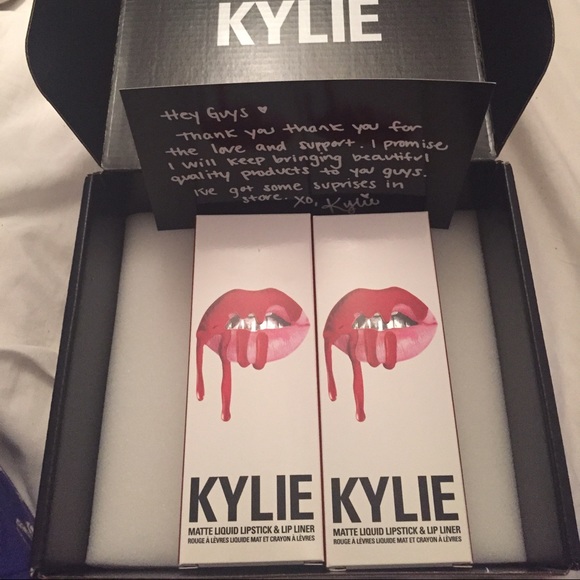 Kylie Cosmetics lip kit in 22 K - Picture 1 of 2