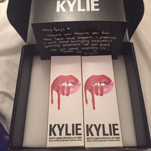 Kylie Cosmetics lip kit in 22 K