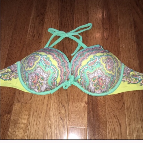 Victoria's Secret bikini!! Too and bottoms!!