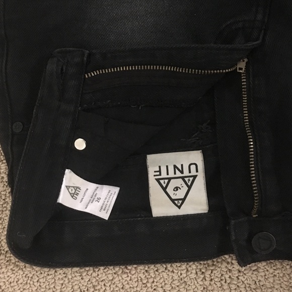 Unif high waisted shorts- Taryn - Picture 3 of 4