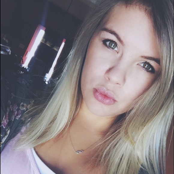 Meet your Posher, Maddie - Picture 1 of 1