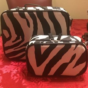 Zebra print travel kit 😎