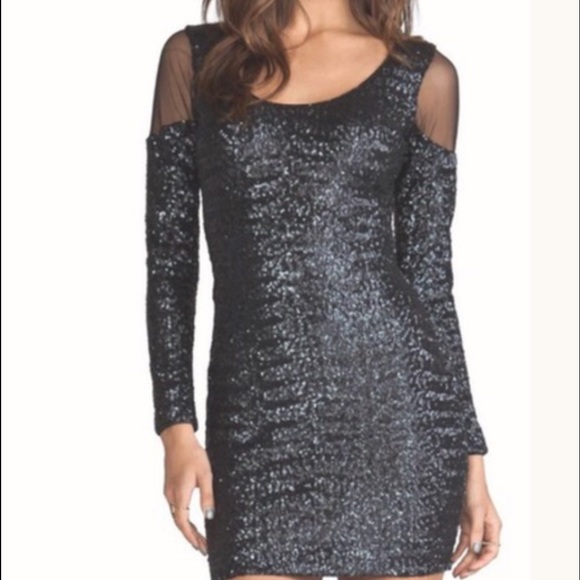 Dress the Population Dresses & Skirts - DRESS THE POPULATION Silver sequin BodyCon dress with mesh shoulders