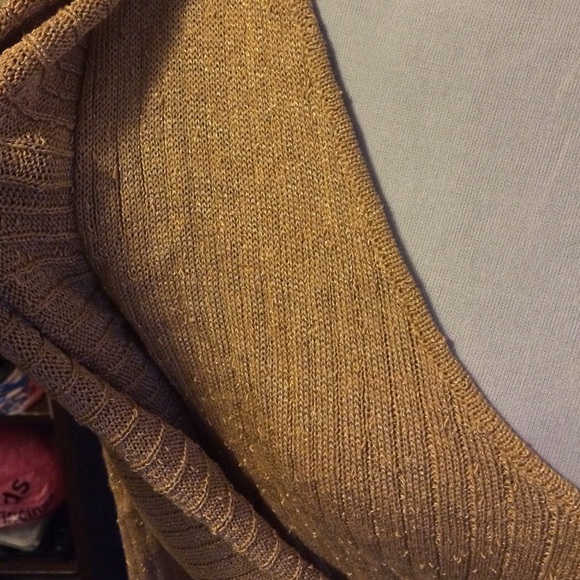 Sassy gold top worn once đź’Ągold color - Picture 2 of 4