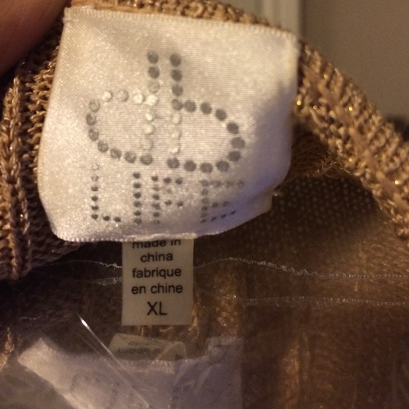 Sassy gold top worn once đź’Ągold color - Picture 3 of 4