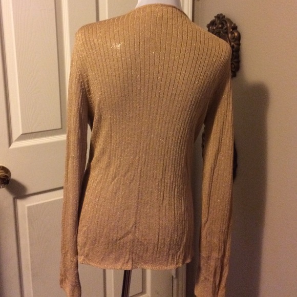 Sassy gold top worn once đź’Ągold color - Picture 4 of 4