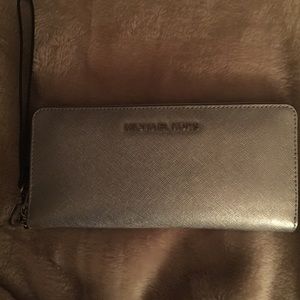 Michael kors silver zip continental wallet
