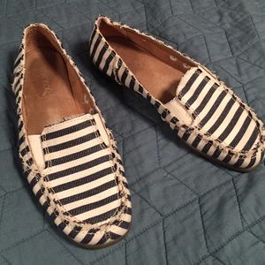 Aerosoles slip on shoes