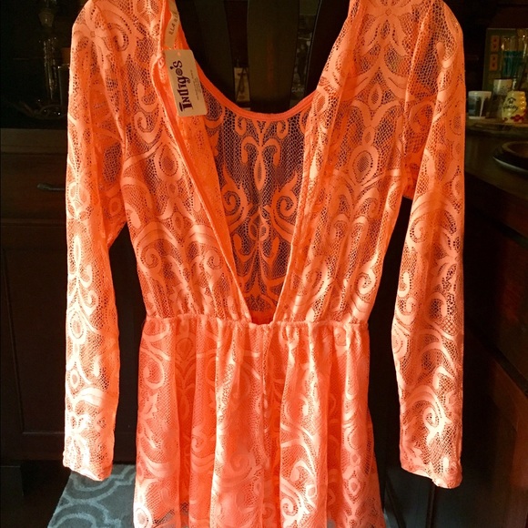 Orange lace romper - Picture 3 of 4