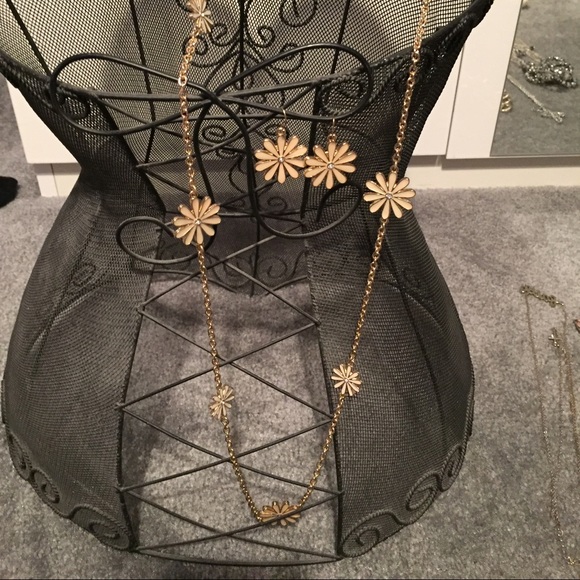 Necklace w Earrings set