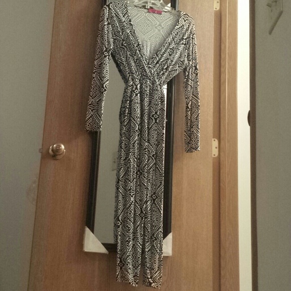 Boohoo black a d white romper - Picture 2 of 2