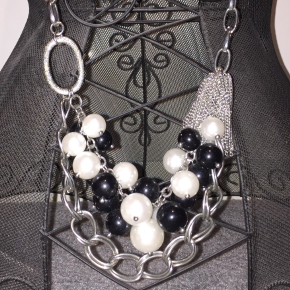 Black/White necklace