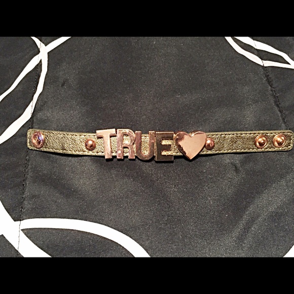 Button snap bracelet