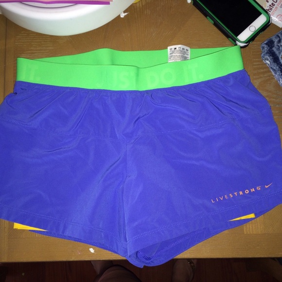 Nike Livestrong Dry-Fit M Shorts!