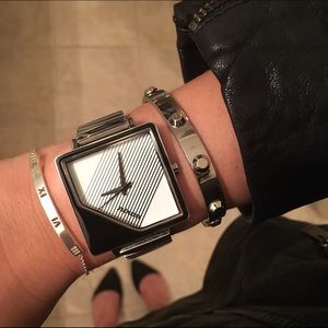 🌟PRICE DROP🌟Nixon "The Metric" Watch