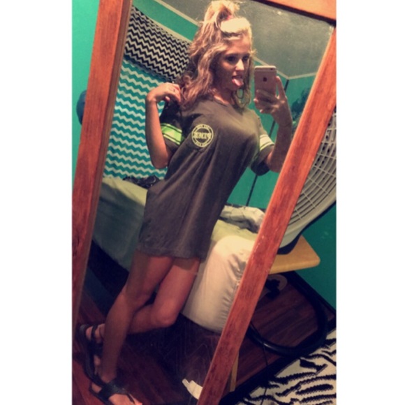 Meet your Posher, Larissa