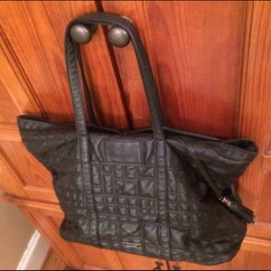 Quilted black shopper with shoulder handles
