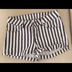 Striped short