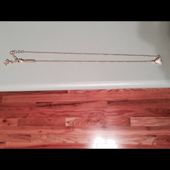 Dainty gold necklace