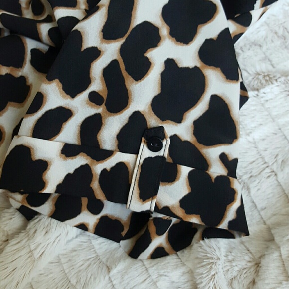 V-neck Leopard print top - Picture 4 of 4