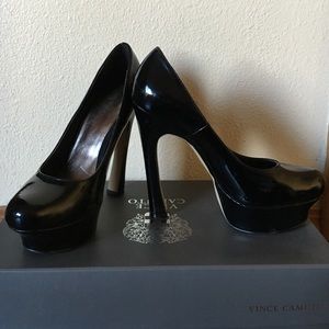 Black pumps
