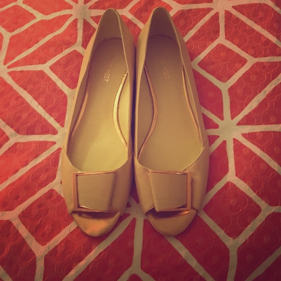 Nine West beige open toe flats