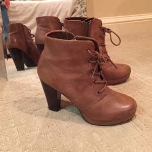 STEVE MADDEN Leather Lace Up Booties