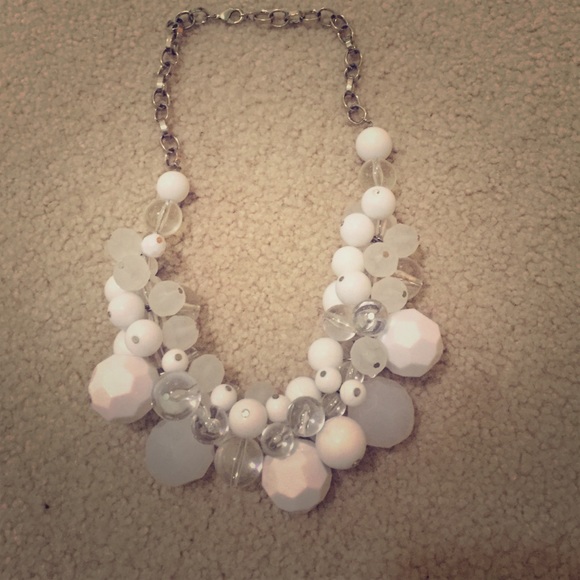 White chunky necklace