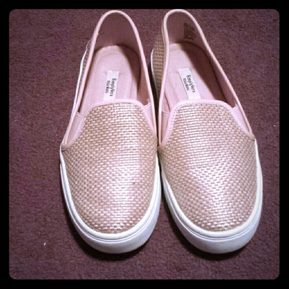 Vera Wang baby pink sneaker flats