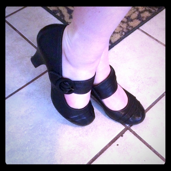 Black kitten heels with thick strap