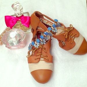 Dollhouse Oxford flat