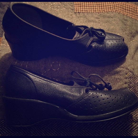 Vintage Black platform 1940's.New Old Stock