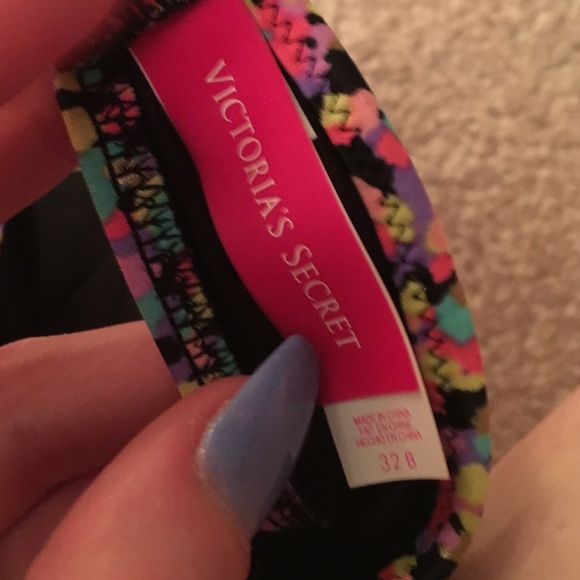 Victoria's Secret push up bikini top - Picture 2 of 3