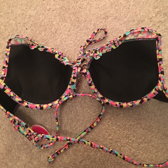 Victoria's Secret push up bikini top - Picture 3 of 3