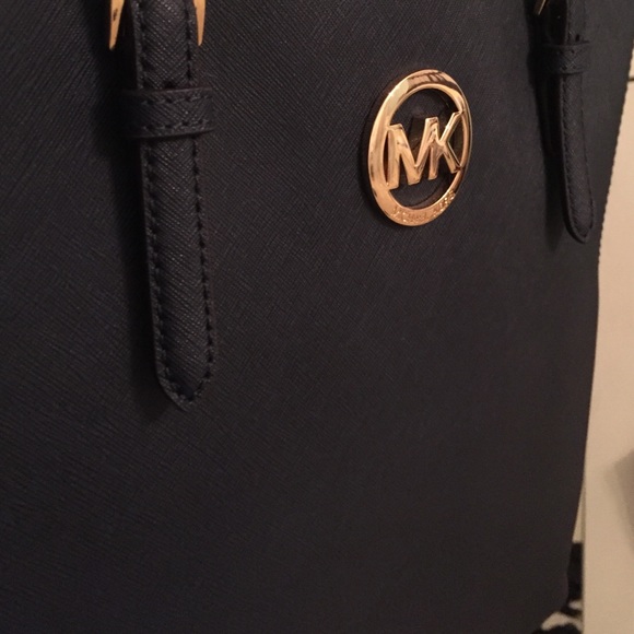 Micheal Kors Purse - Picture 2 of 2