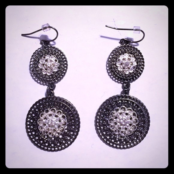 ***TWO (2) Piece*** Earrings w Ring