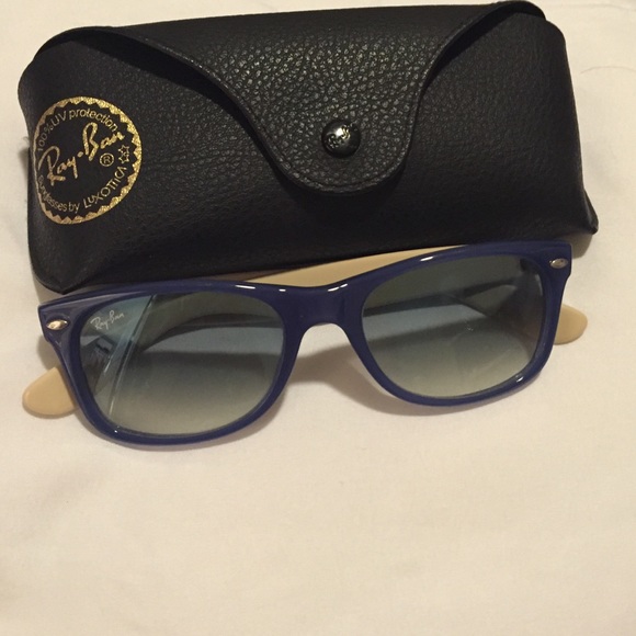 Blue and tan wayfarer